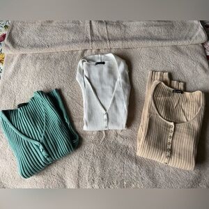 2 long sleeve and 1 sleeveless top